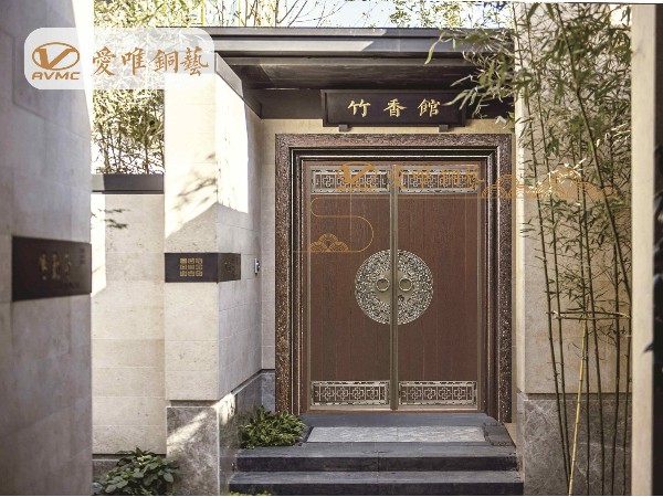 這么多別墅選擇使用銅門的特點和優勢是什么呢？