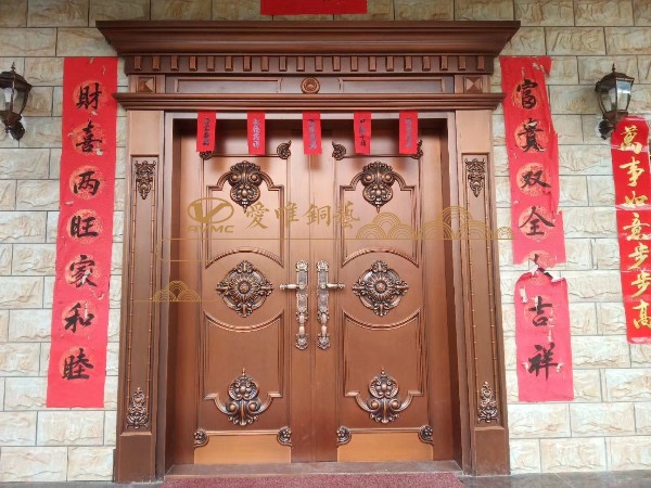 佛山銅門廠家定制別墅銅門的長期發展與創新